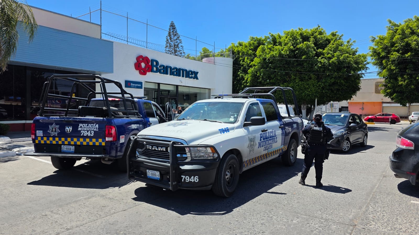 Roban 80 mil pesos en Ceaya a cuentahabiente afuera de banco en Jardines