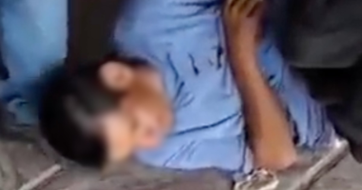 Vecinos someten y golpean a presunto ladrón que robó a una adulta mayor en colonia La Florida