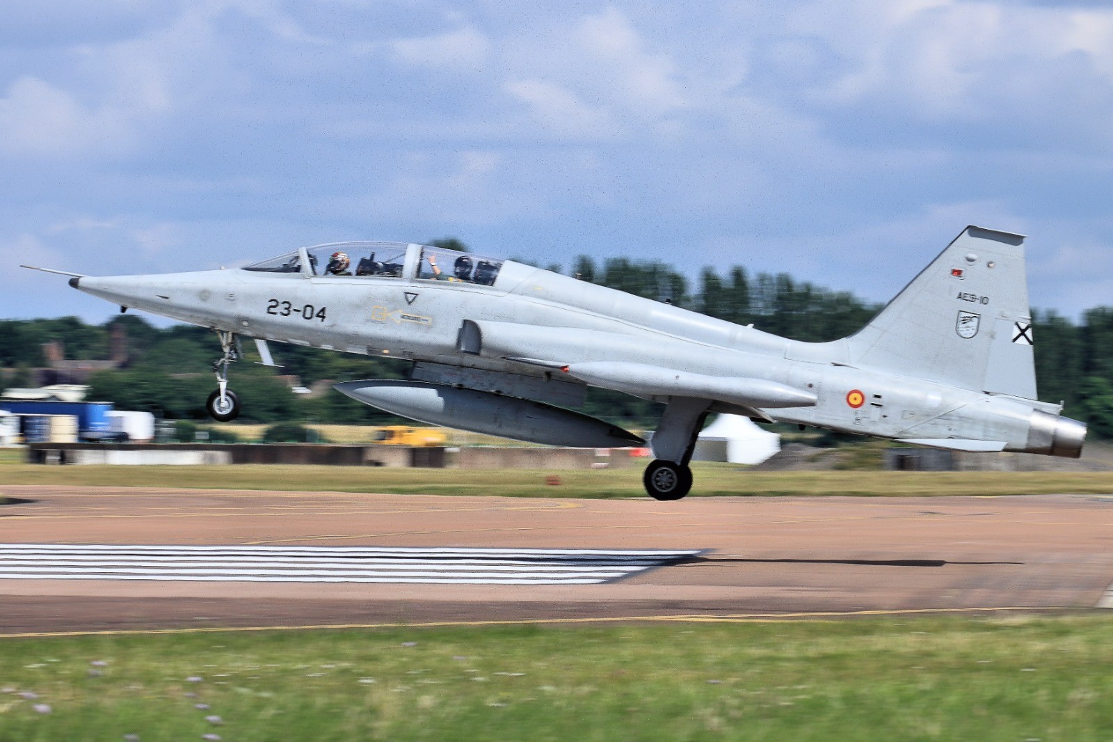Sedena analiza renovar su flota aérea; evalúan nuevos cazas para sustituir a los F-5