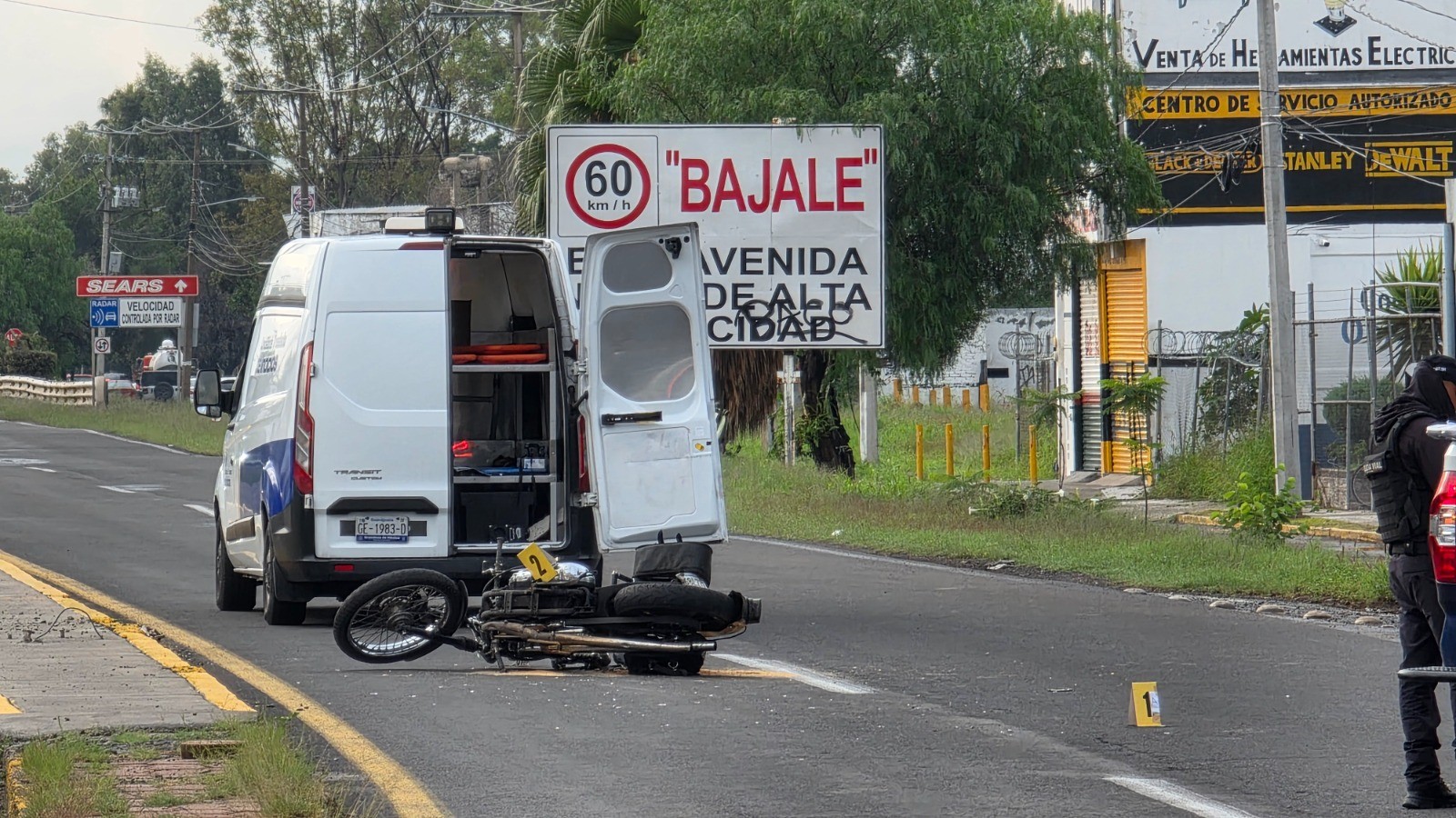 Muere motociclista tras derrapar en avenida Constituyentes en Celaya