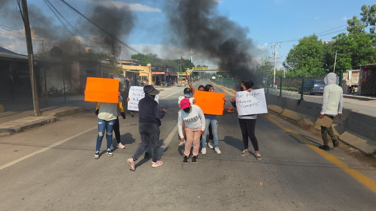 Bloqueo y tensión en la Celaya-Juventino Rosas: Habitantes exigen justicia por la muerte de un menor