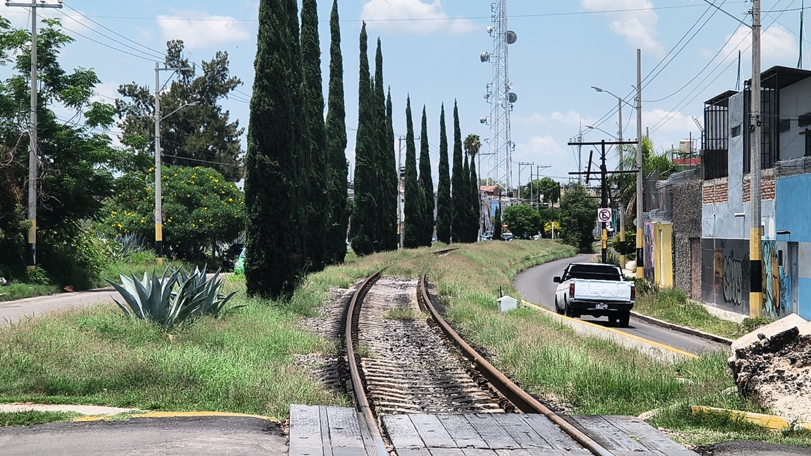 Tren de pasajeros cruzará elevado sobre el Eje Nororiente en Celaya; descartan paso a desnivel vehicular