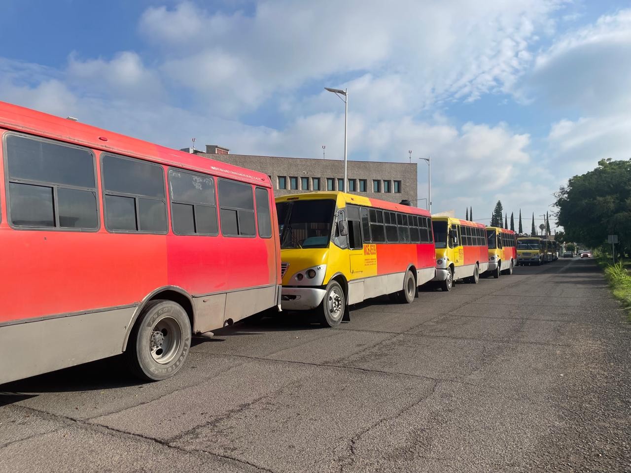 Alcalde mantiene retiro de camiones riesgosos en Celaya; abre diálogo con concesionarios