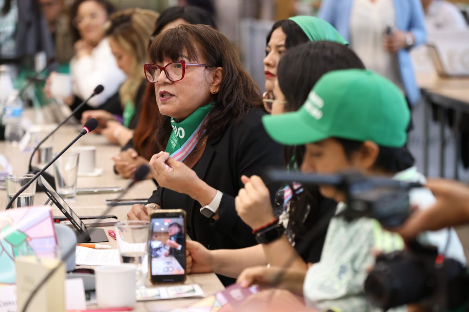 Debaten aborto en Congreso; activista expone interpretación del Código Canónico