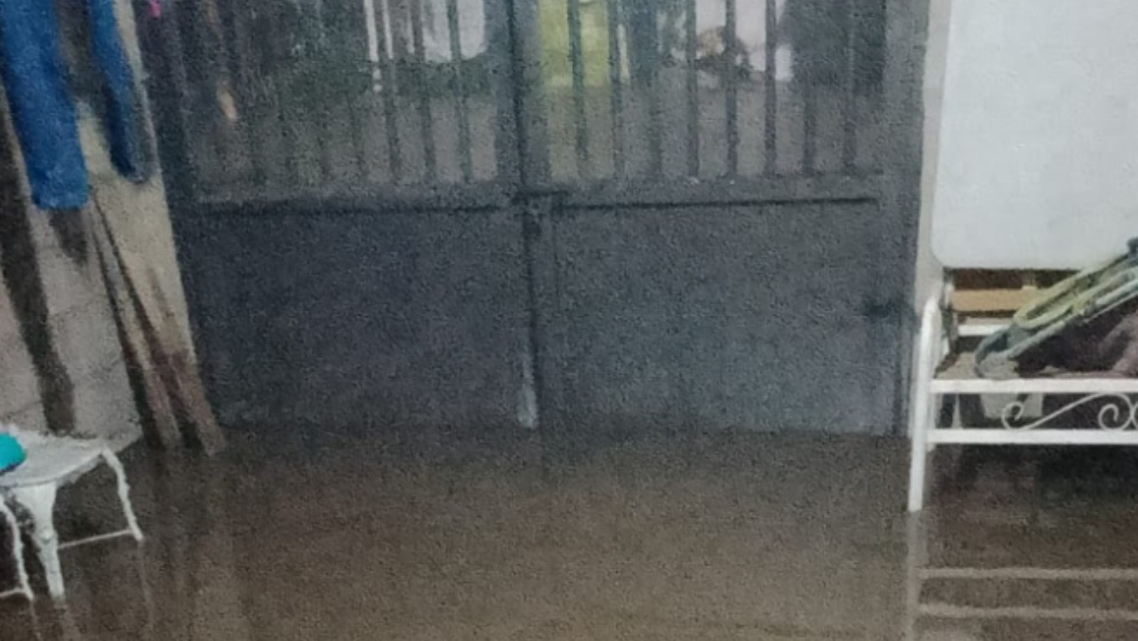 “Nos llega hasta el cuello”: familias de León piden ayuda a Sapal ante las lluvias