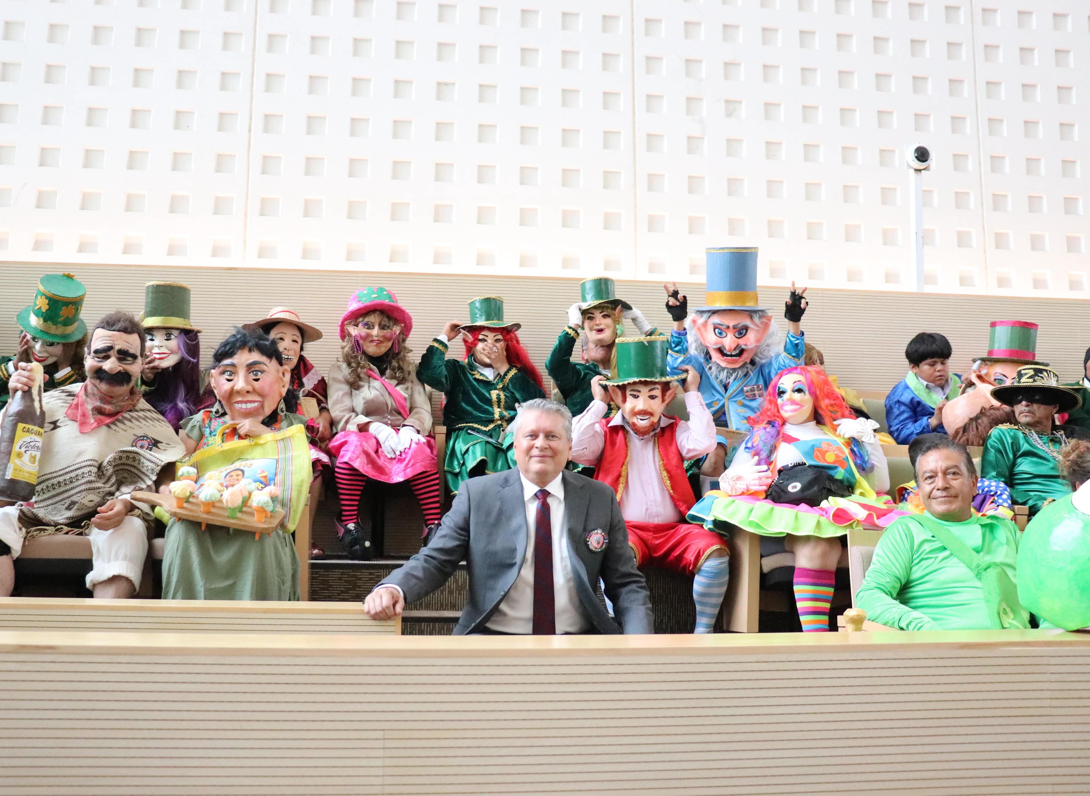Buscan declarar Patrimonio Cultural Intangible al Convite de Locos y la cartonería de Celaya