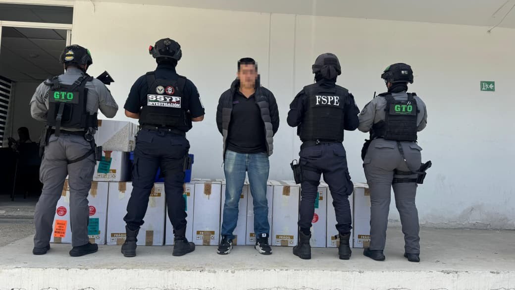 Cae cargamento con más de 17 mil cajetillas de cigarros y medicamentos en León