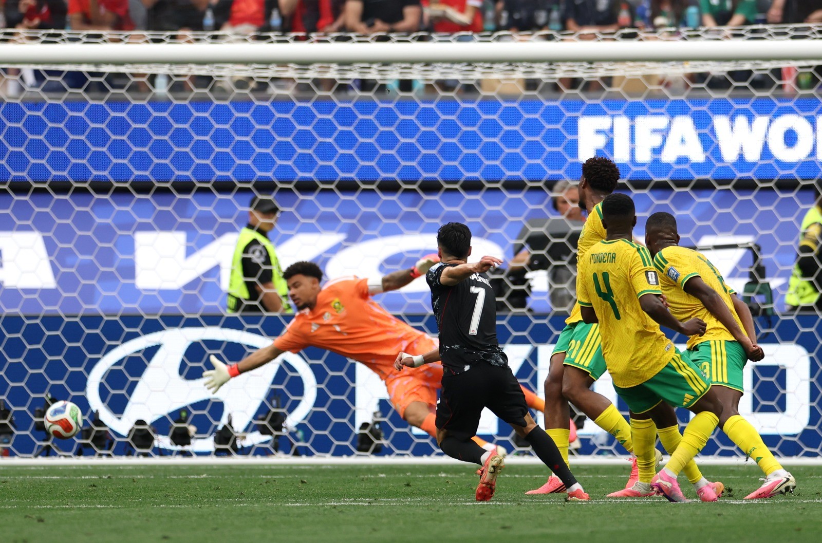Canadá sufre ante Sudáfrica, con gol agónico al 91 logra su pase a Octavos de final