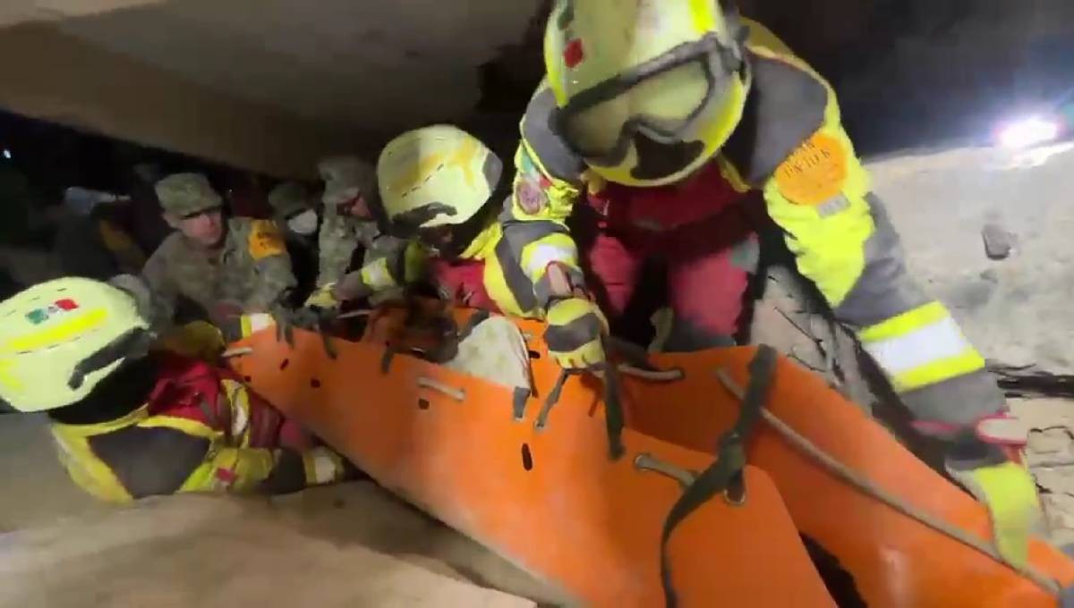 Terremotos en Venezuela: Rescatistas mexicanos salvan a niño entre escombros