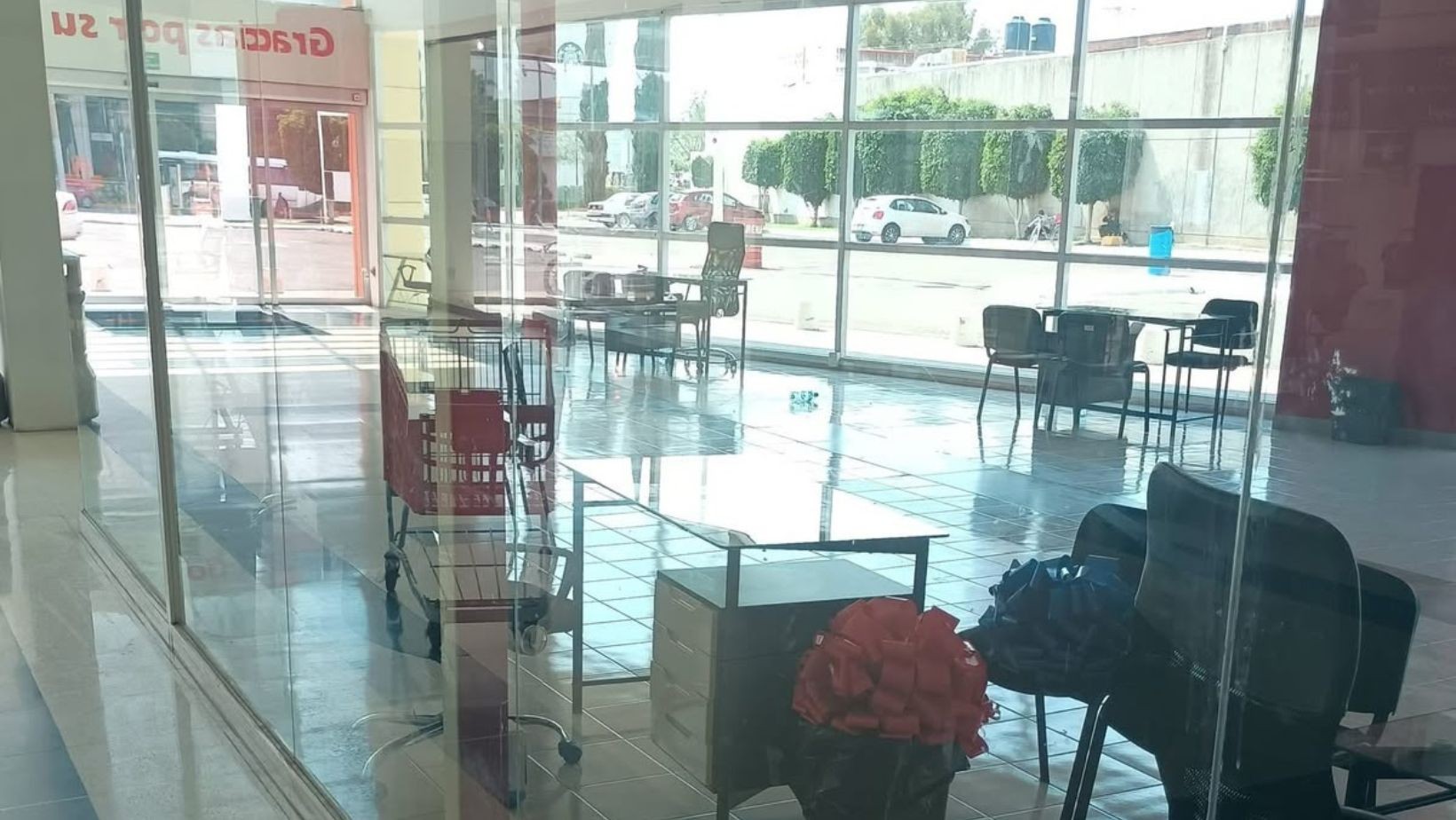 Clientes denuncian posible fraude tras cierre de oficinas de Grupo Alvex Clientes denuncian posible fraude tras cierre de oficinas de Grupo Alvex