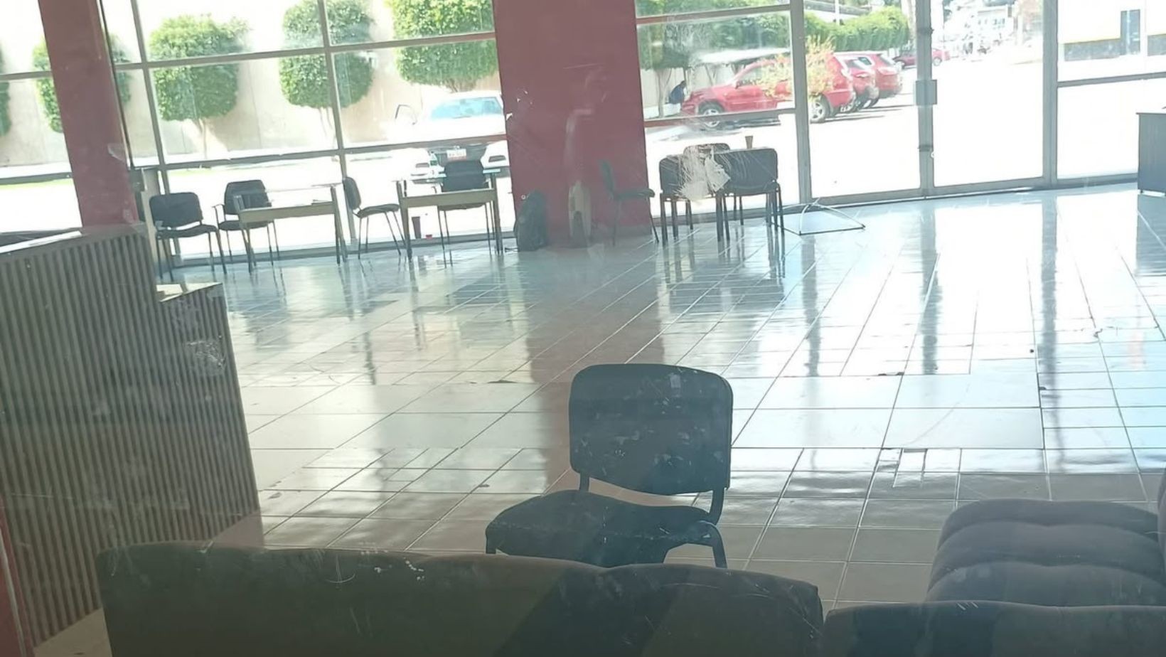 Clientes denuncian posible fraude tras cierre de oficinas de Grupo Alvex Clientes denuncian posible fraude tras cierre de oficinas de Grupo Alvex