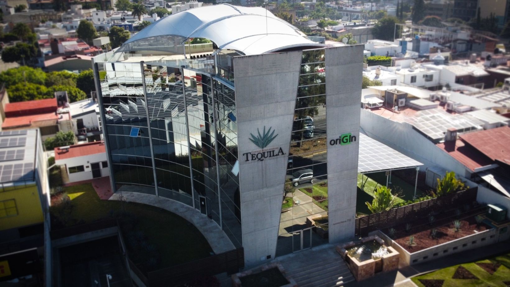 CRT alerta por venta de tequila adulterado en Facebook y WhatsApp