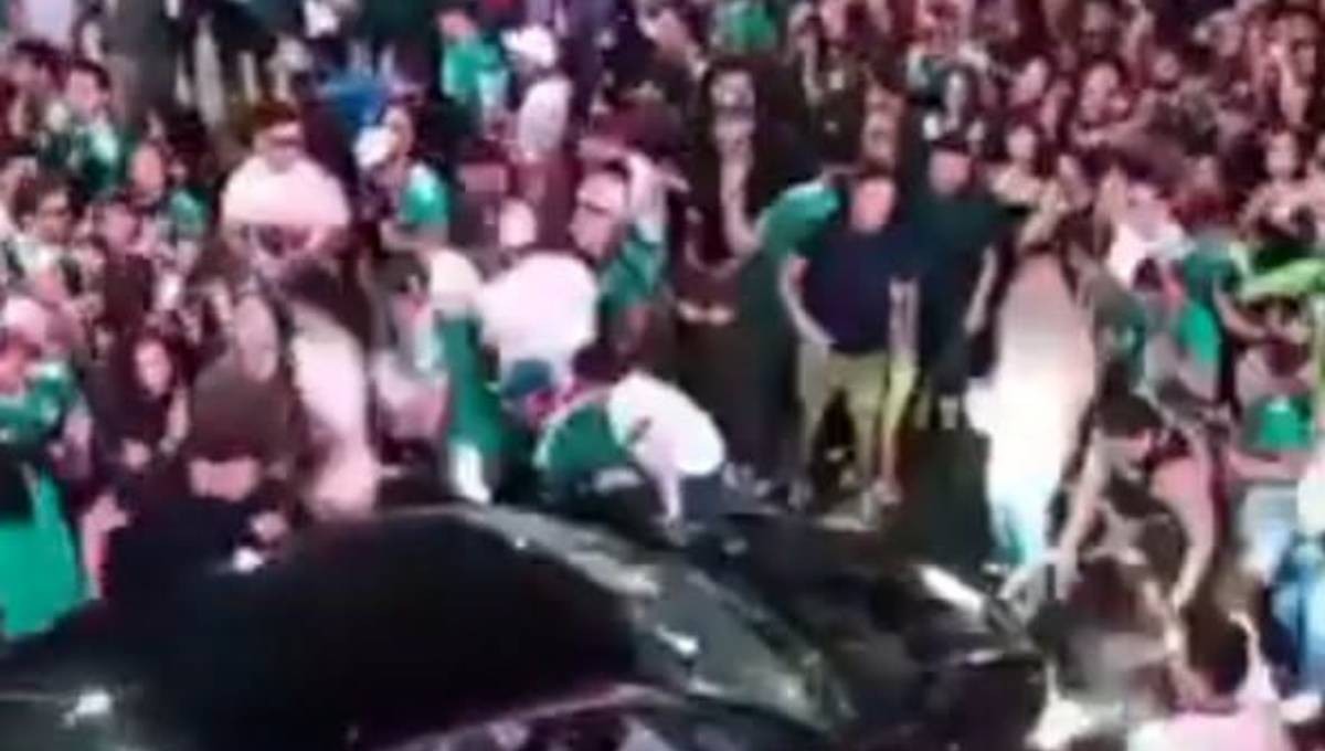 Muere conductor linchado por aficionados de la Selección durante festejos