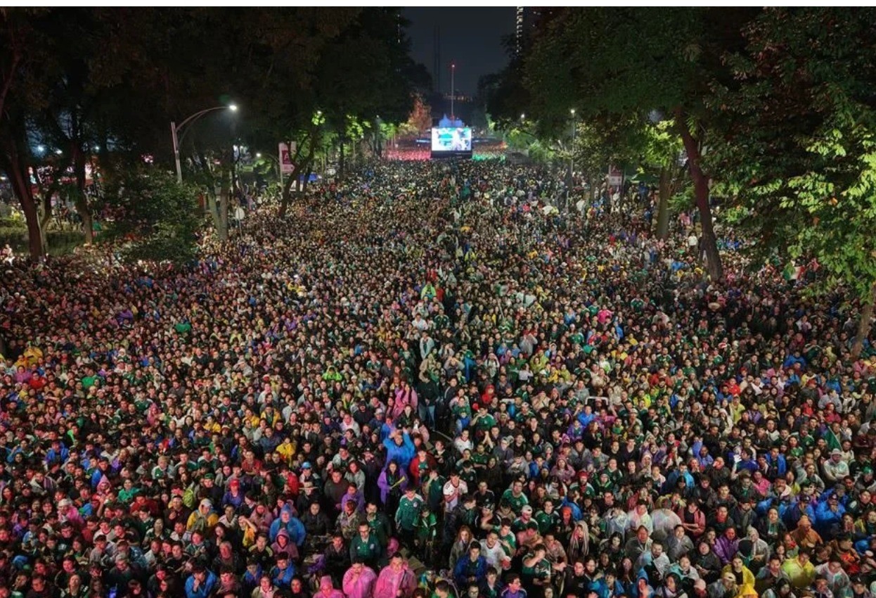 Mueren tres personas por asfixia en inmediaciones de Paseo de la Reforma durante celebraciones