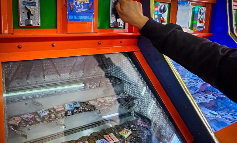 FGR advierte sanciones contra comercios que permitan uso máquinas 'tragamonedas' a menores