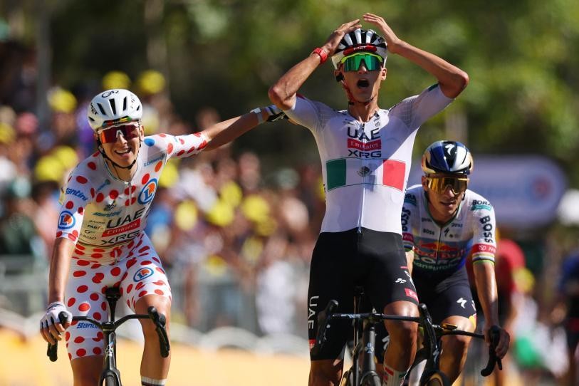 Isaac del Toro hace historia y conquista la etapa dos en su primer Tour de Francia