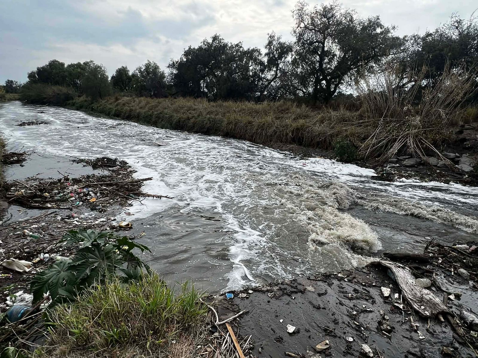 Río Apaseo se mantiene al 30% de su capacidad; Protección Civil refuerza monitoreo