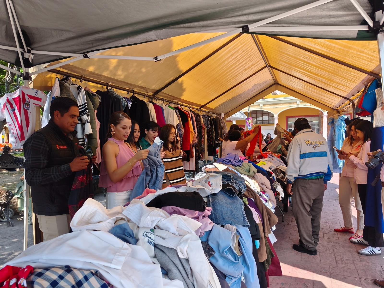 Impulsa DIF Cortazar bazar solidario para financiar programas sociales
