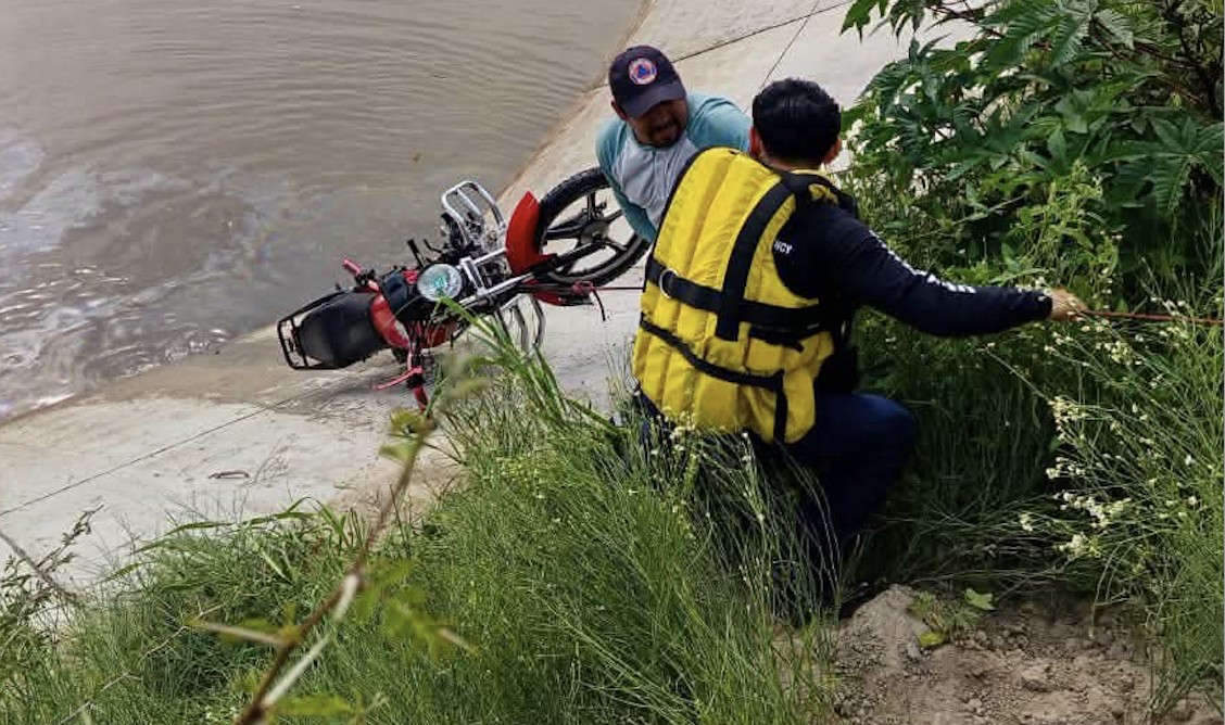 Hallan sin vida a joven que cayó al canal de Coria tras accidente en motocicleta en Cortazar