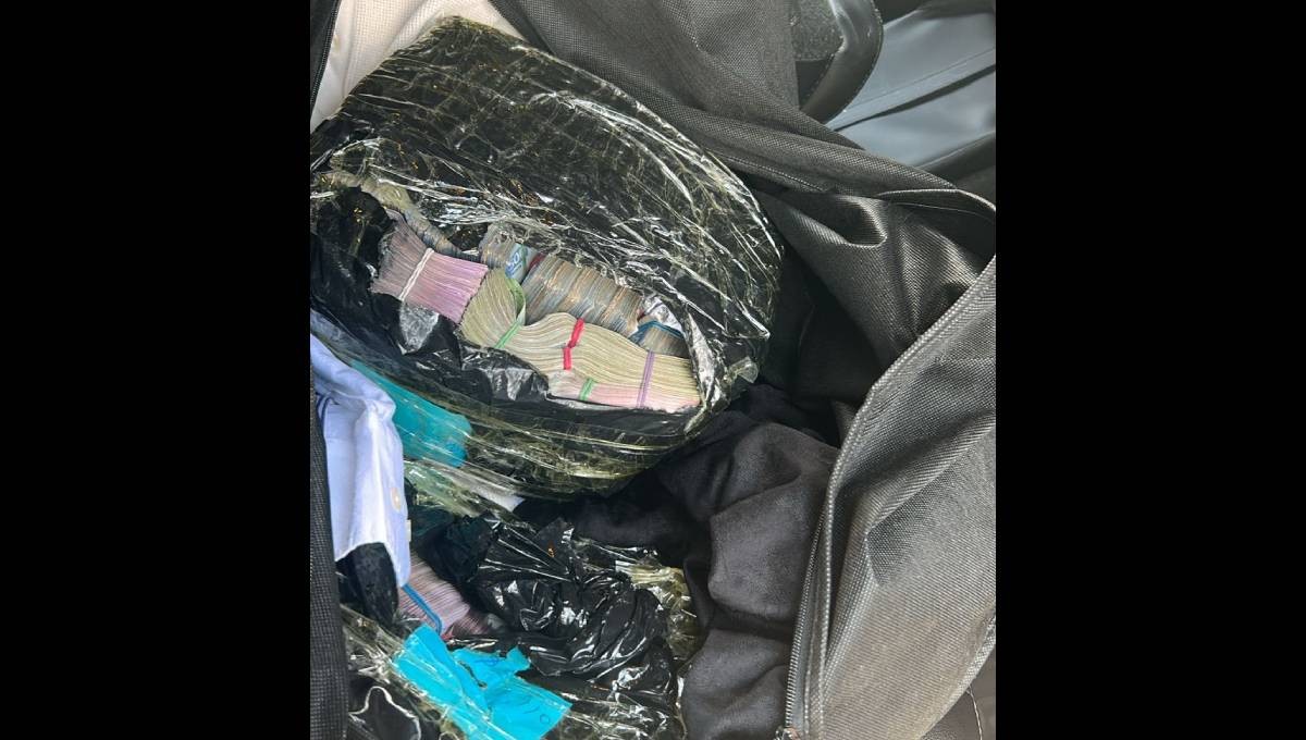 Llevaban 1.5 millón de pesos en bolsas negras; los detienen en operativo