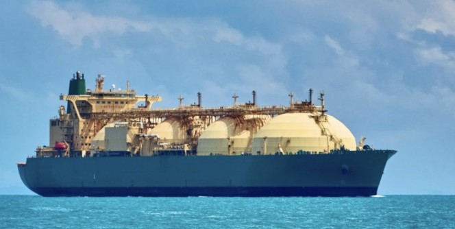 Qatar frena expansión de la mayor planta de gas natural licuado por tensión en el Estrecho de Ormuz