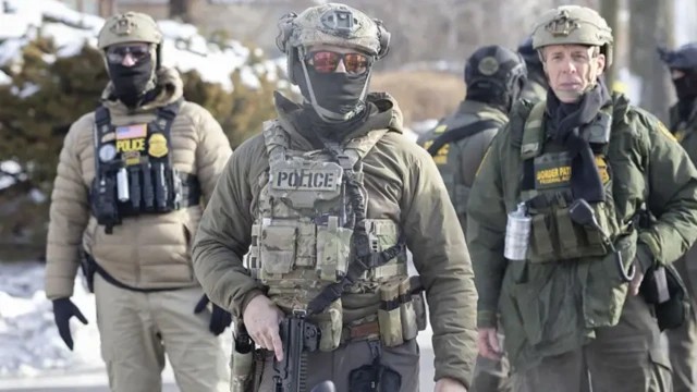 Migrantes desmienten versión del ICE; aseguran que agentes dispararon sin ser embestidos