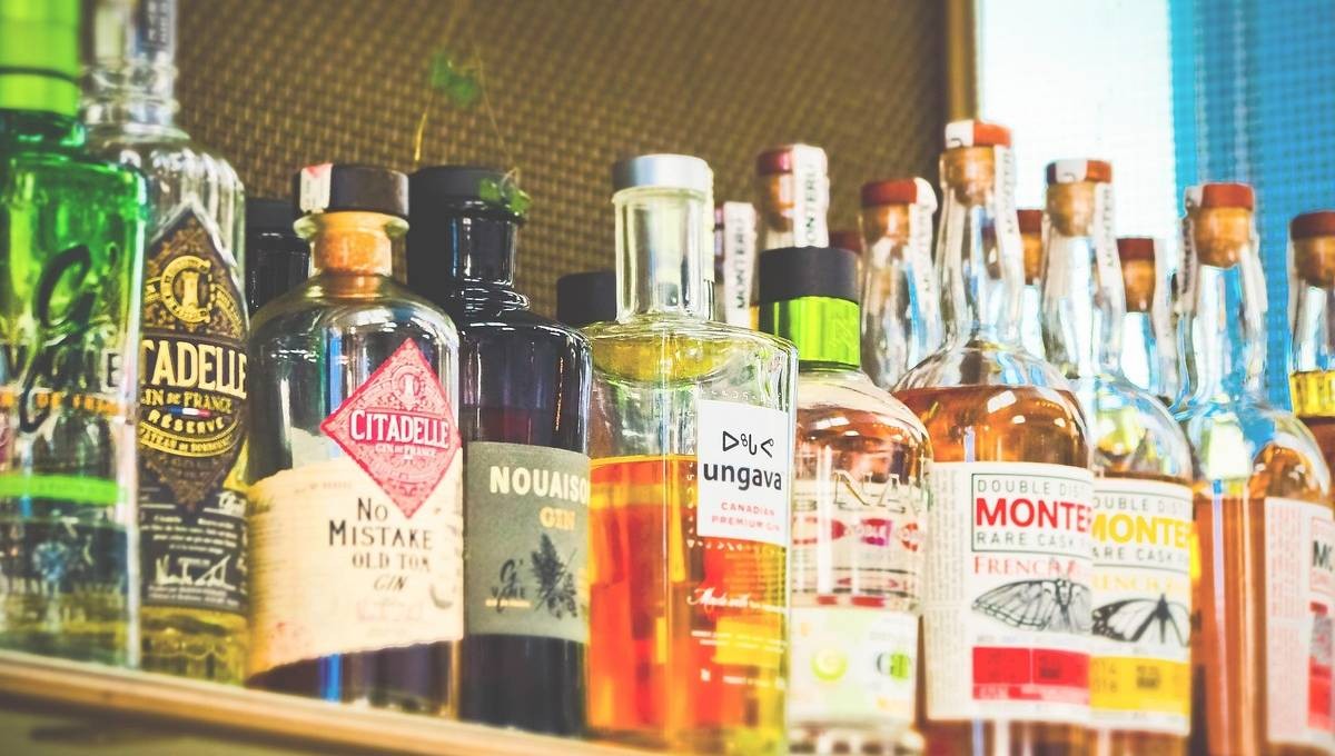 Ponen 'lupa' a negocios para evitar venta de alcohol adulterado