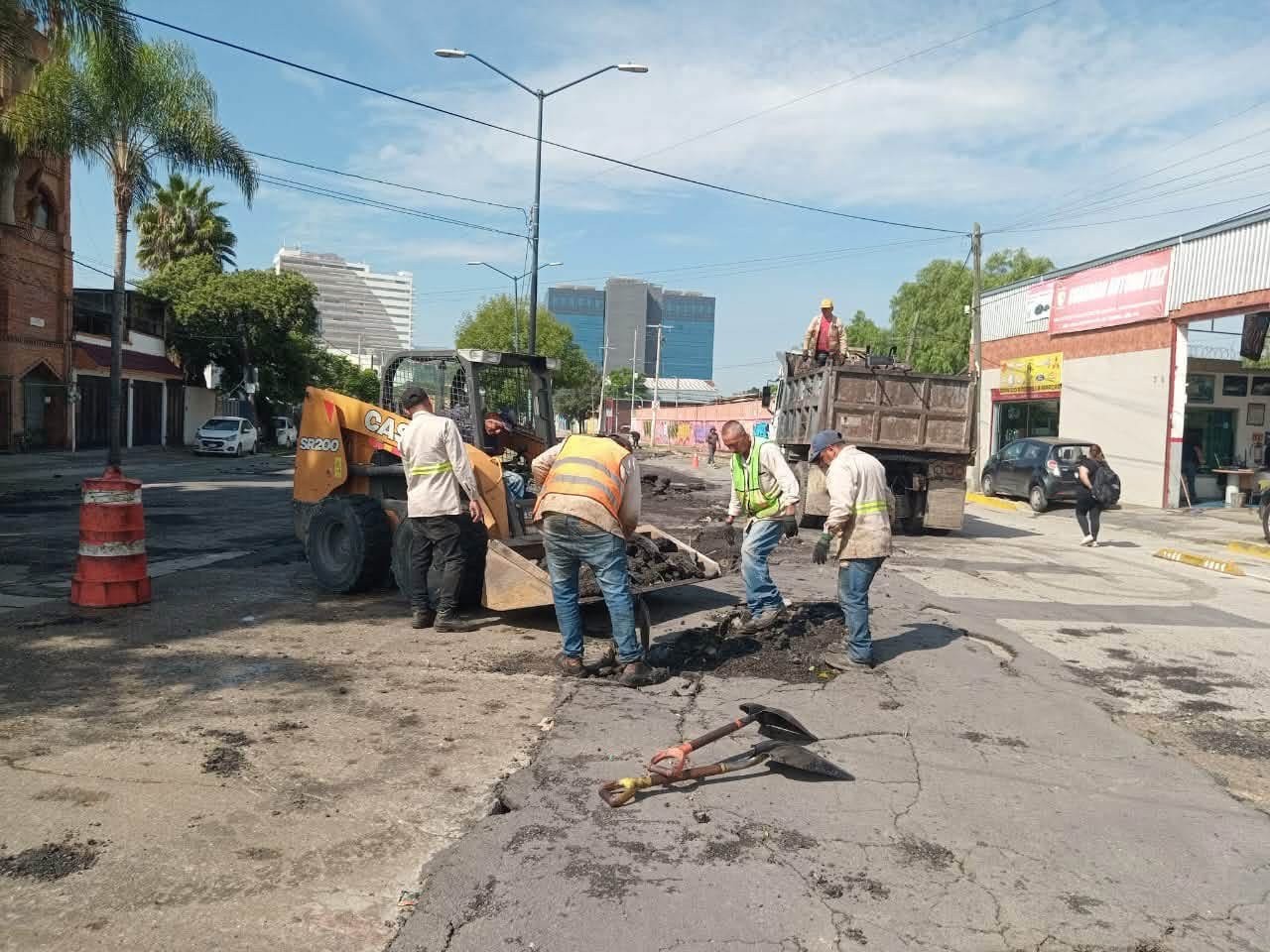 León arranca obras de bacheo y pavimentación en Vasco de Quiroga e Insurgentes