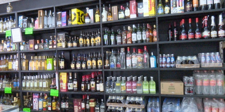 Venta ilegal de alcohol en redes sociales reduce hasta 20% las ganancias de vinaterías físicas