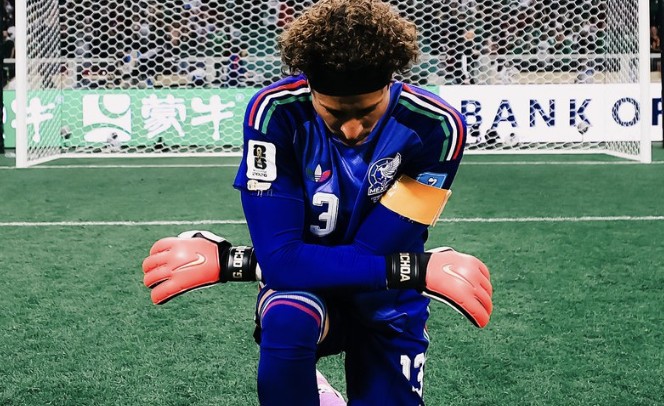 “Lo di todo, lo dejé todo, en mis equipos y en mi selección, hoy entregó mis guantes“: Guillermo Ochoa