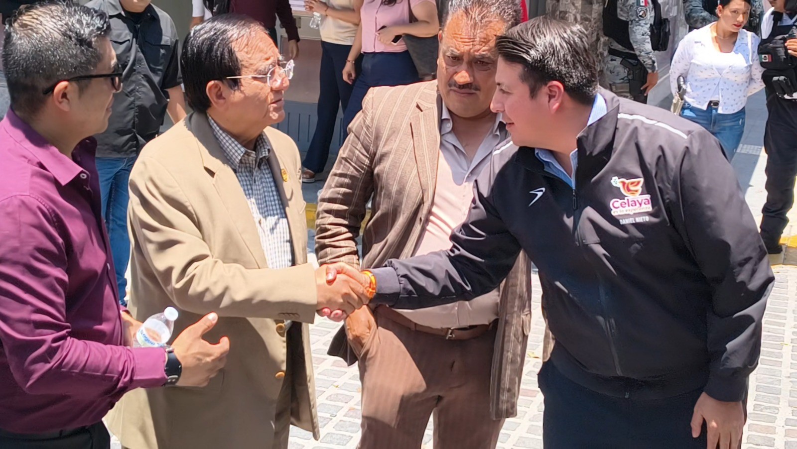 Minimiza alcalde diferencias entre regidor y secretario; asegura unidad en Morena