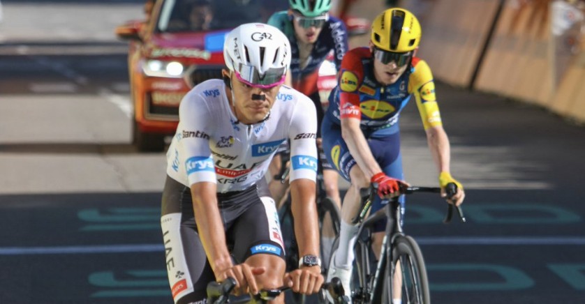 ¡Isaac del Toro sigue haciendo historia! Se mantiene en el podio a dos carreras de llegar a París