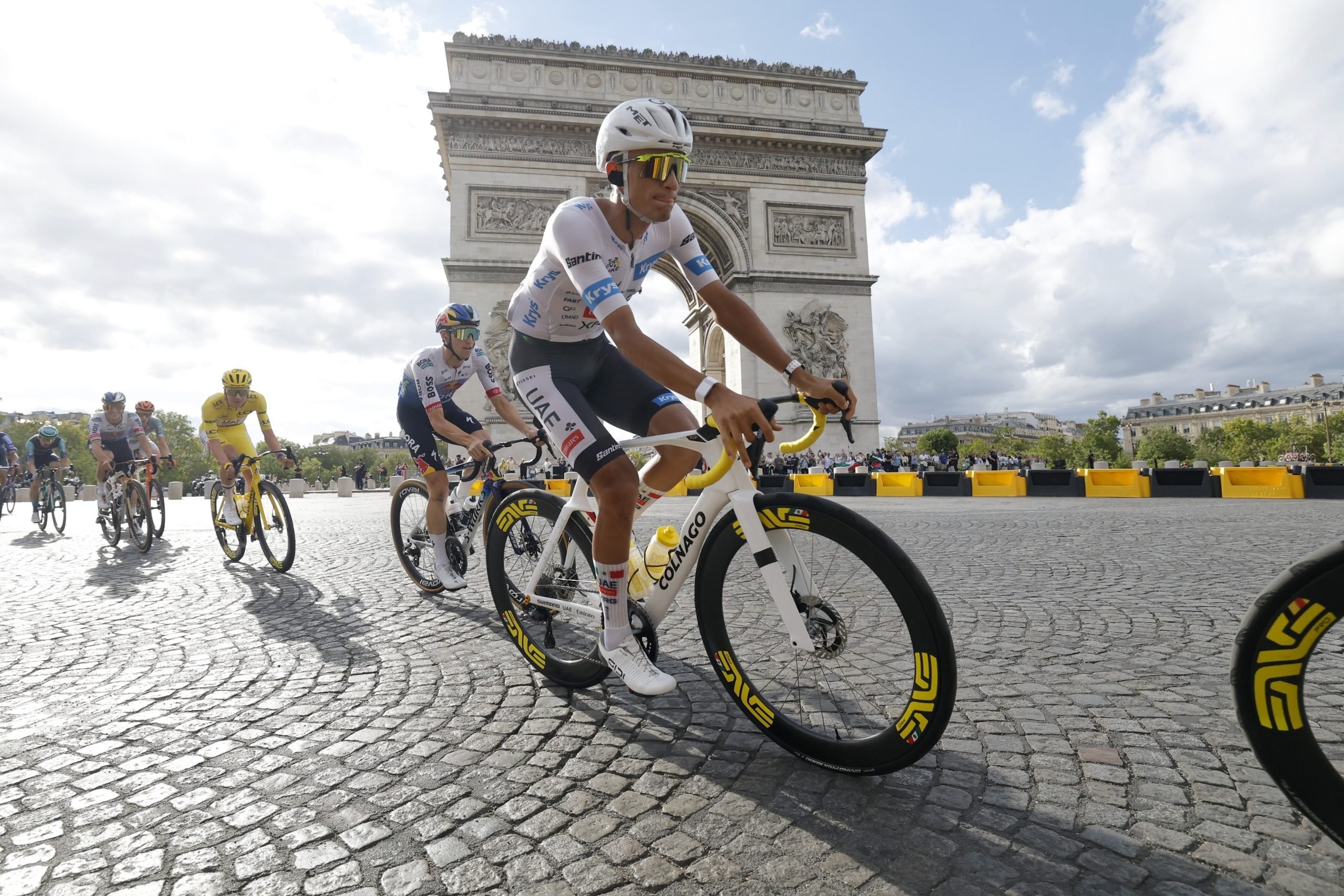 Isaac del Toro hace historia: conquista el tercer lugar general y campeón juvenil del Tour de Francia