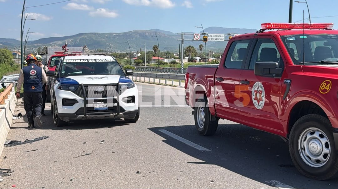Porsche vuelca en el Eje Metropolitano; hay dos lesionados graves, entre ellos un menor Porsche vuelca en el Eje Metropolitano; hay dos lesionados graves, entre ellos un menor