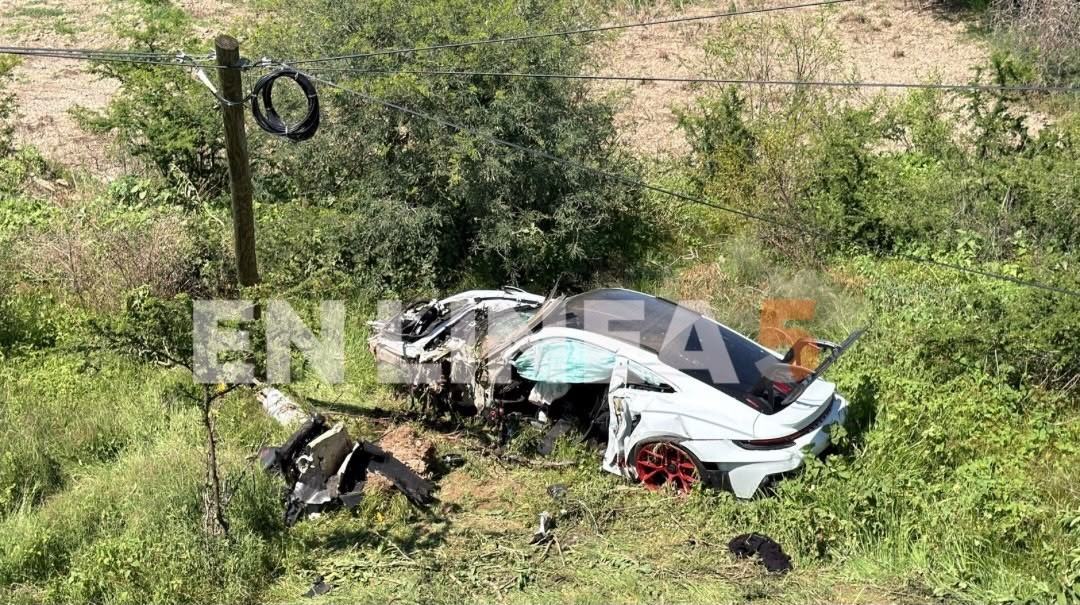 Porsche vuelca en el Eje Metropolitano; hay dos lesionados graves, entre ellos un menor Porsche vuelca en el Eje Metropolitano; hay dos lesionados graves, entre ellos un menor