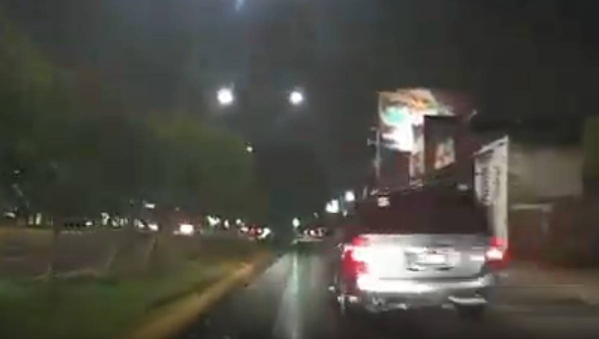 Conductor ‘correlón’ se estrella contra varios autos en la colonia León 1