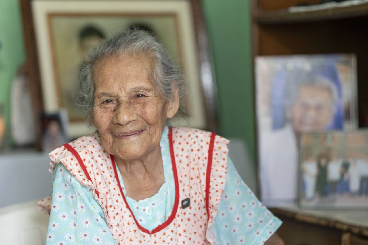 Comparte doña Eufemia su 'receta' para vivir más de 100 años