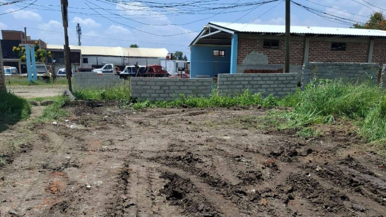 Obra Pública retira tierra en Valle de San Carlos