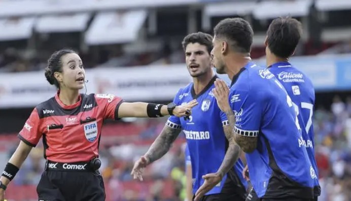 Katia Itzel García lanza mensaje en redes tras la polémica arbitral en Querétaro-Tigres
