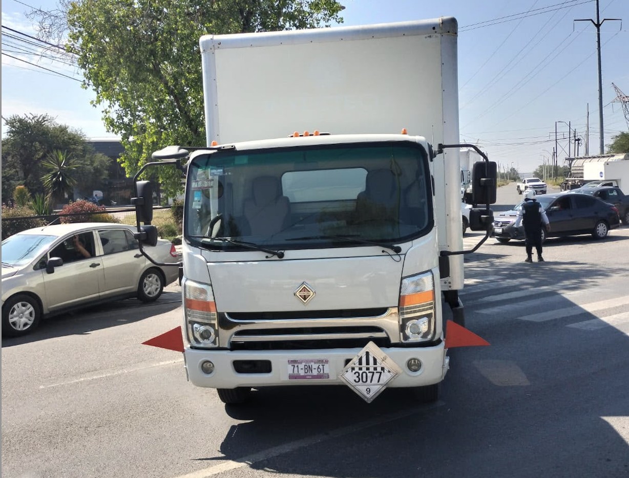 Camión sin frenos provoca caos vial en el bulevar Hermanos Aldama