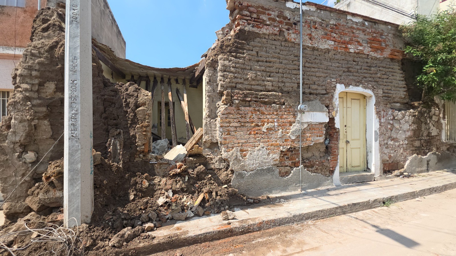 Colapsa fachada de vivienda por lluvias en el Centro de Celaya; piden intervención de Protección Civil