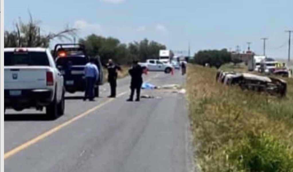 Volcadura en la carretera San Felipe-Dolores Hidalgo deja dos muertos y cuatro lesionados graves