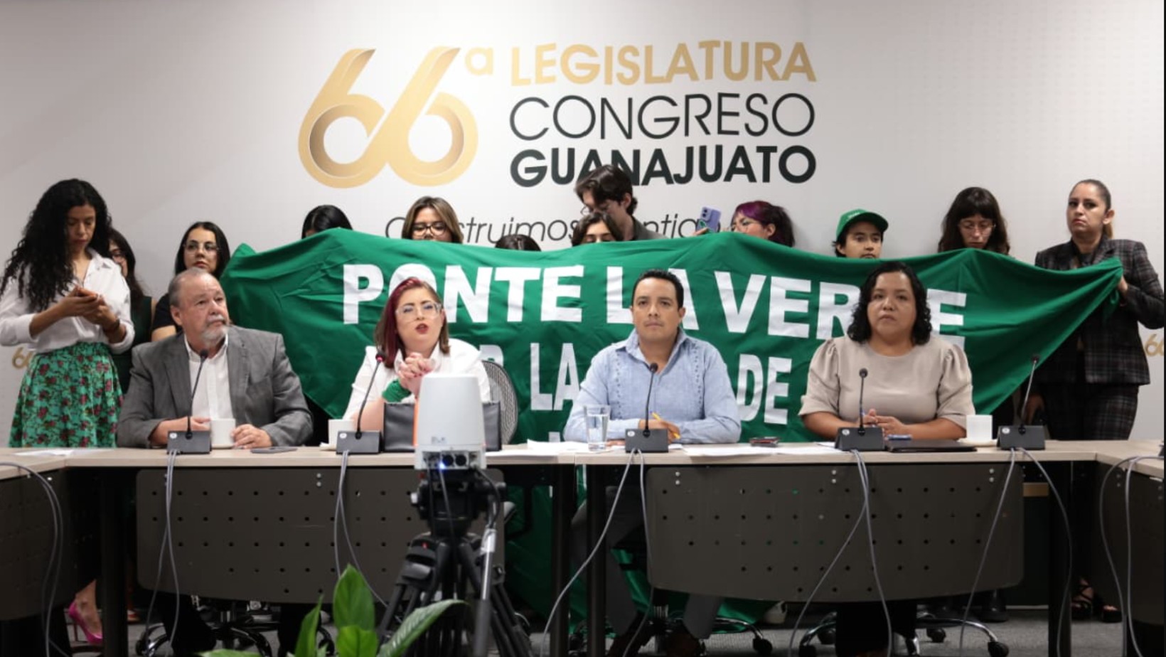 Aplazan en comisión debate sobre despenalización del aborto