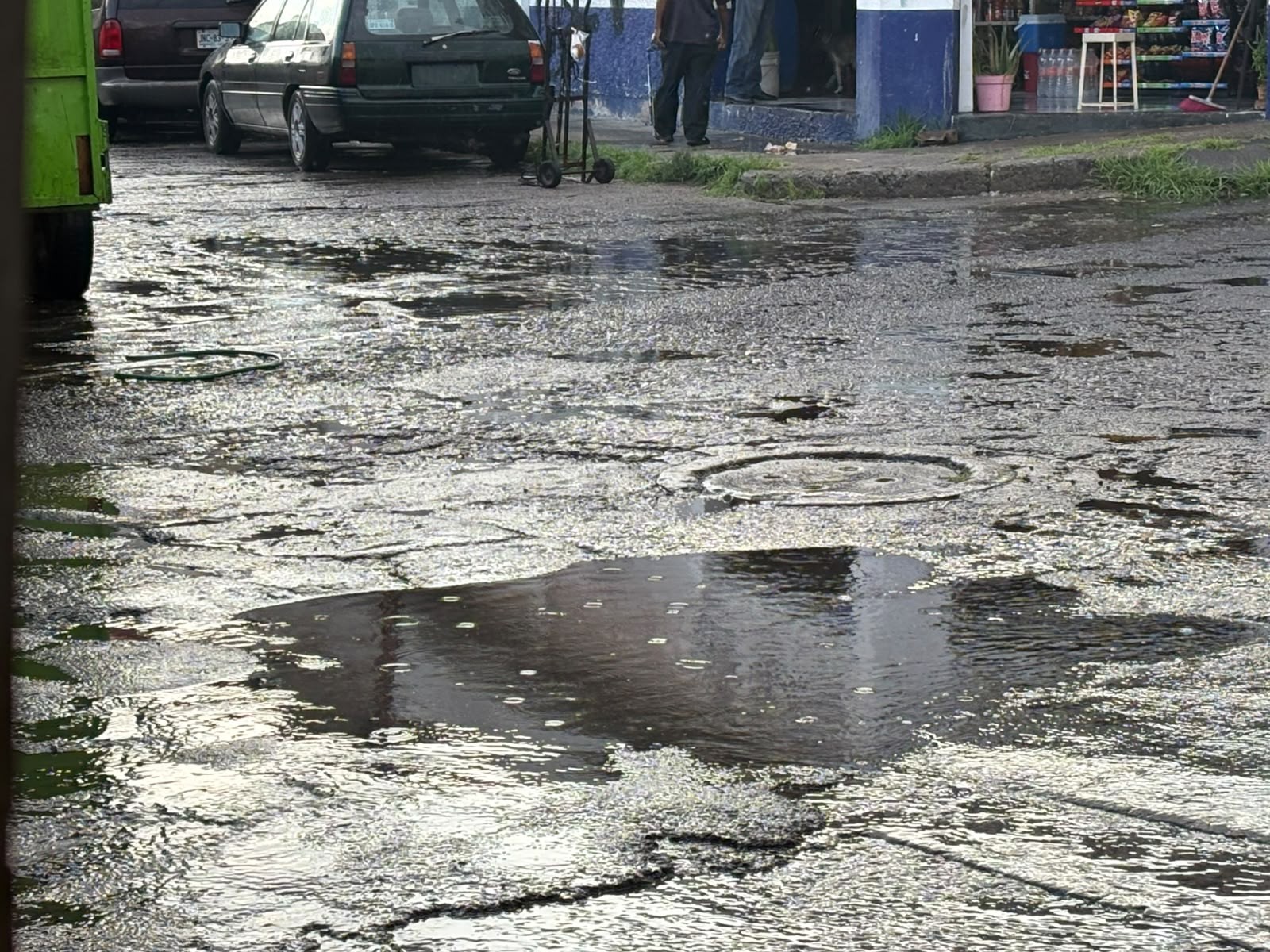 Comerciantes de Los Olivos piden reparar hundimiento antes de que se convierta en socavón