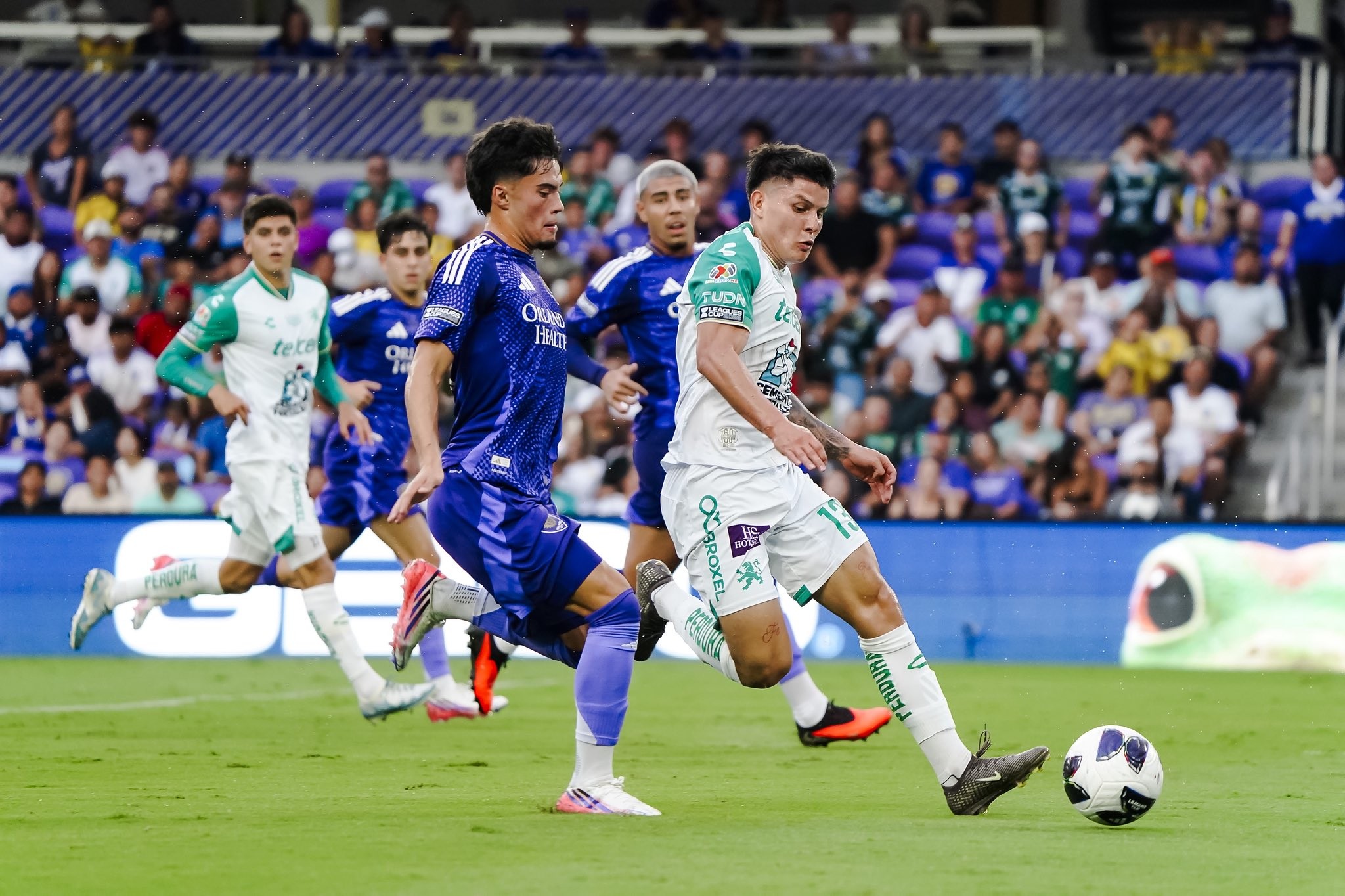 Daniel Arcila vuelve a ser héroe en Orlando y León se acerca a los cuartos de final