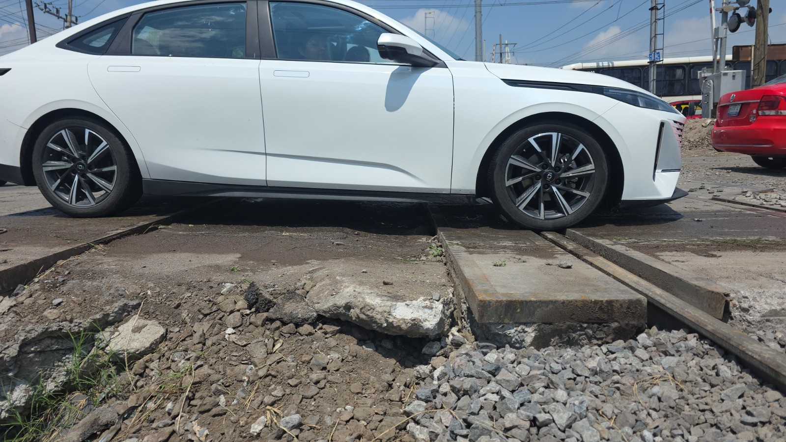 Cruce del Eje Norponiente se convierte en un “campo minado” para automovilistas en Celaya