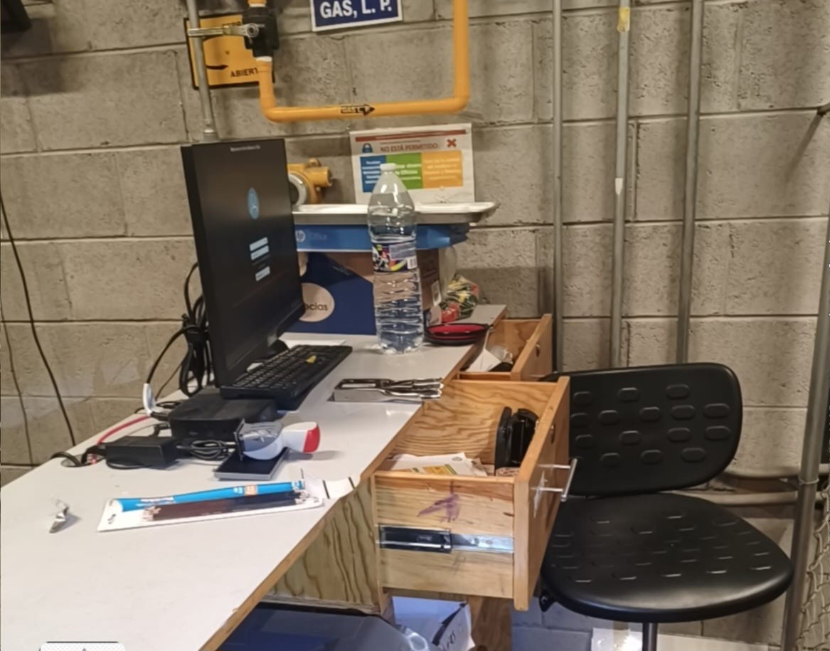 Entran por el techo y roban Bodega Aurrerá en Rincón de Tamayo