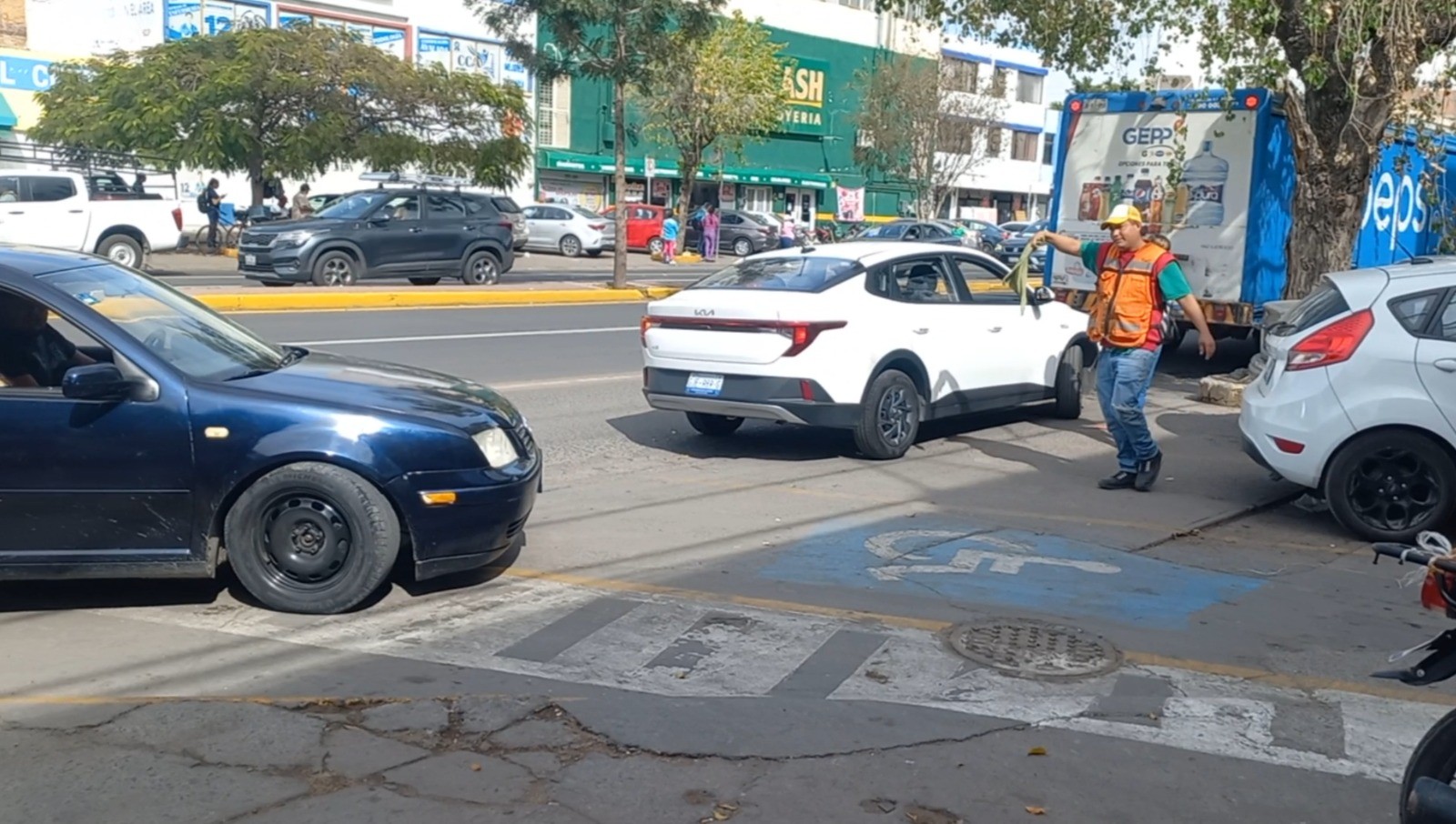 Retiran permisos a nueve franeleros con antecedentes penales en Celaya