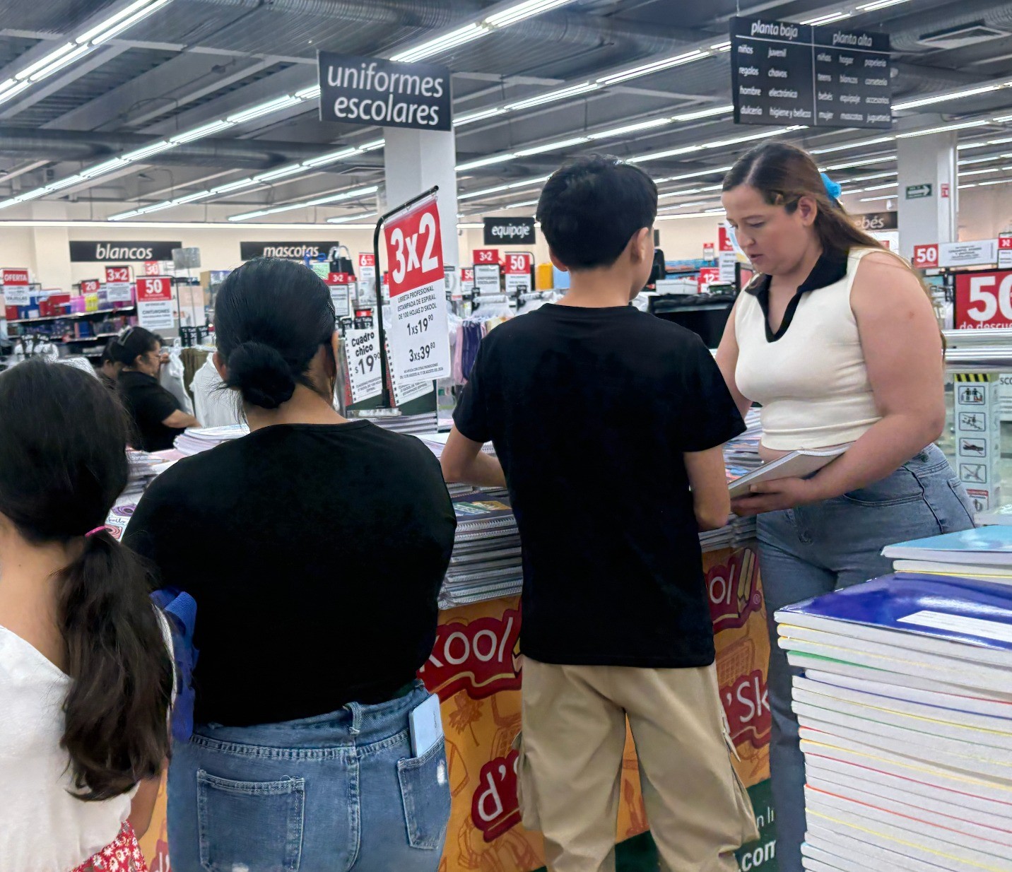 Papelerías de León registran hasta 200% de aumento en ventas por regreso a clases