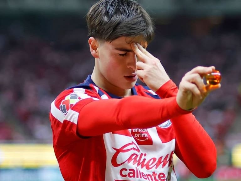 La ‘Hormiga’ González da el salto a Europa: Chivas acuerda su venta al Olympiacos de Grecia